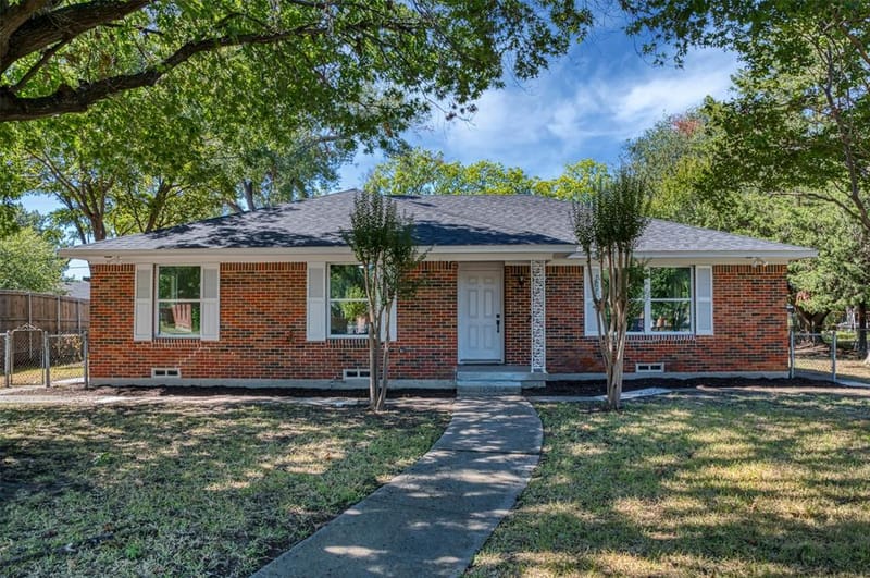 1522 Gillette Circle, Dallas TX 75217 - Photo 4