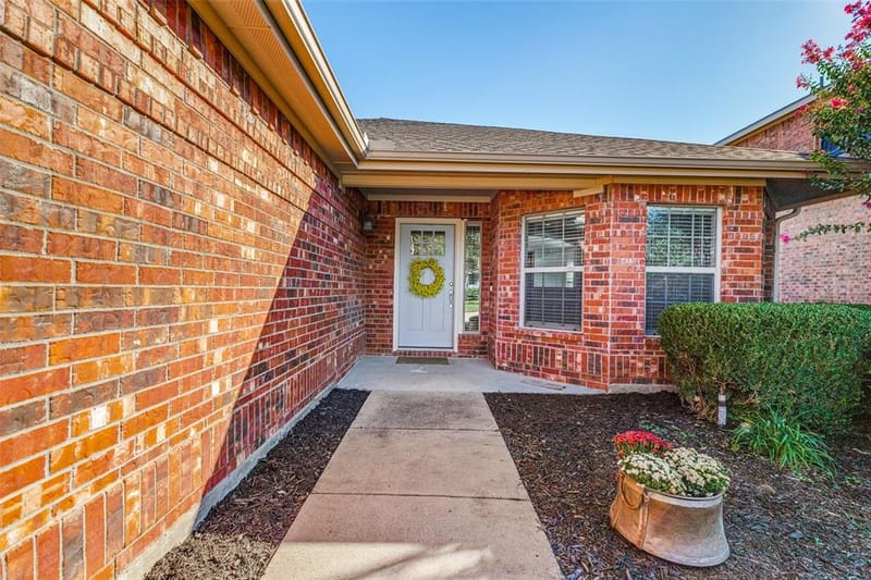 5825 Quicksilver Drive, McKinney TX 75070 - Photo 2