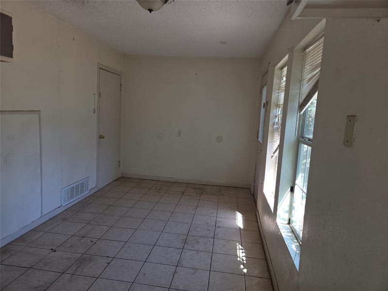 619 Truman Street, Arlington TX 76011 - Photo 6