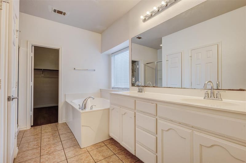 7048 Summit Parc Drive, Dallas TX 75249 - Photo 13