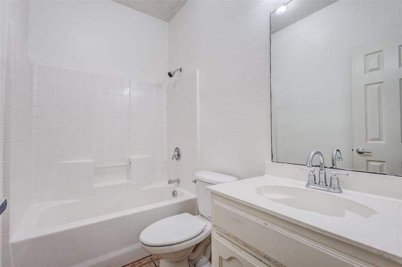 7048 Summit Parc Drive, Dallas TX 75249 - Photo 5