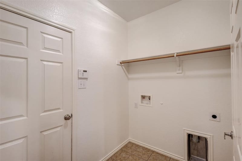 7048 Summit Parc Drive, Dallas TX 75249 - Photo 9