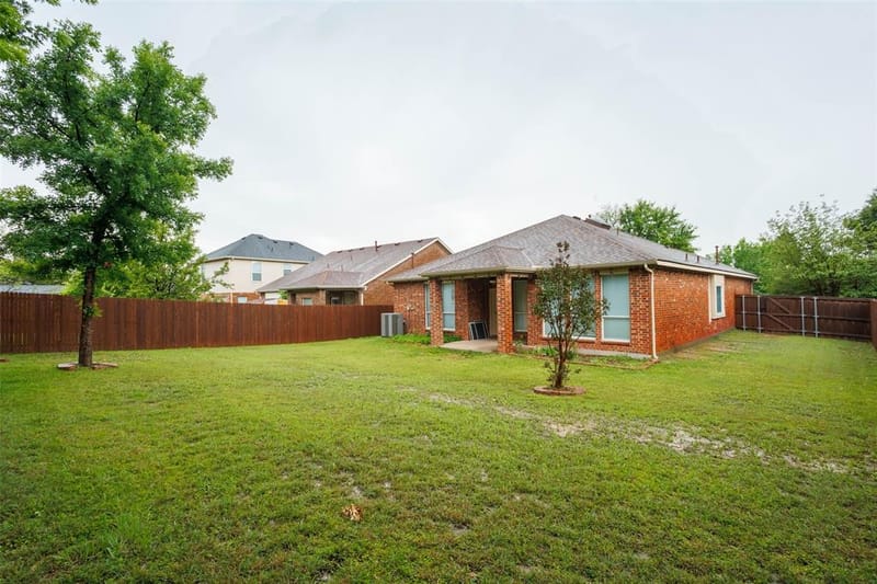 7048 Summit Parc Drive, Dallas TX 75249 - Photo 15