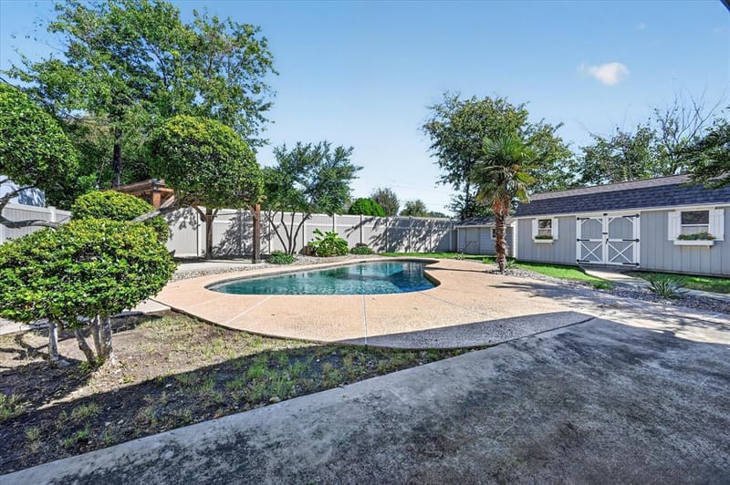 521 E Glendale Street, Crowley TX 76036 - Photo 23
