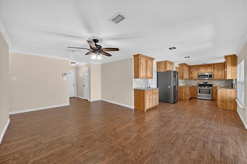 521 E Glendale Street, Crowley TX 76036 - Photo 7