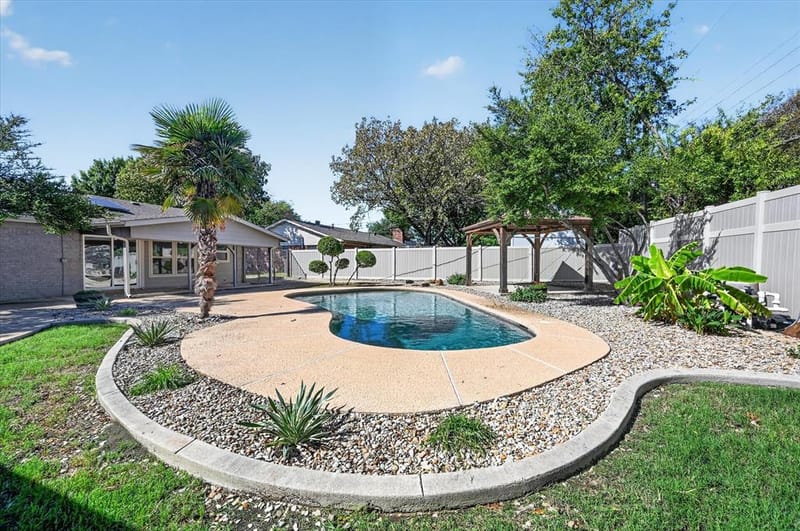 521 E Glendale Street, Crowley TX 76036