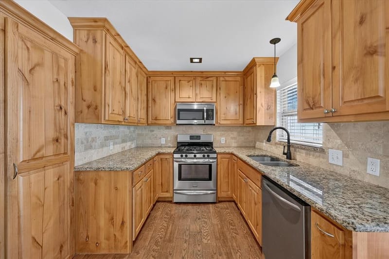 521 E Glendale Street, Crowley TX 76036 - Photo 9