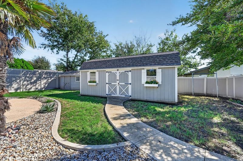 521 E Glendale Street, Crowley TX 76036 - Photo 24