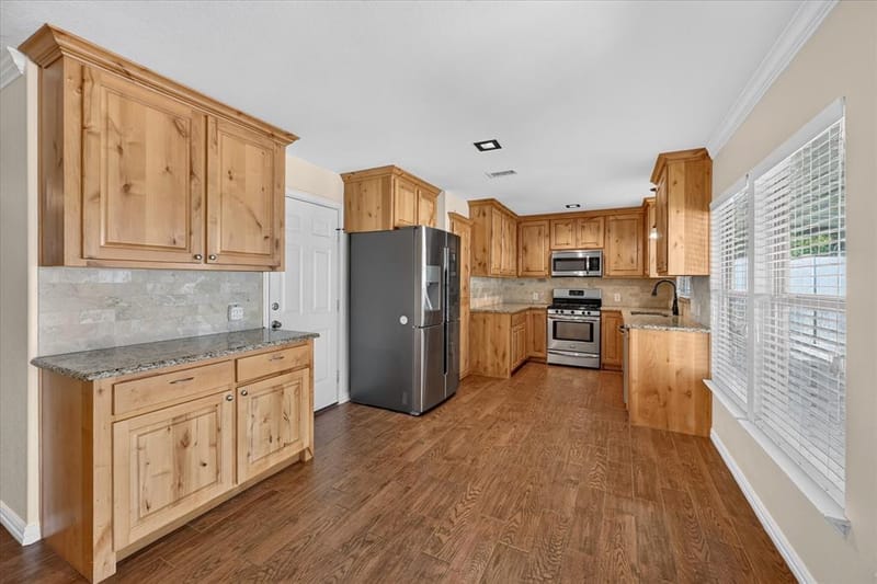 521 E Glendale Street, Crowley TX 76036 - Photo 8