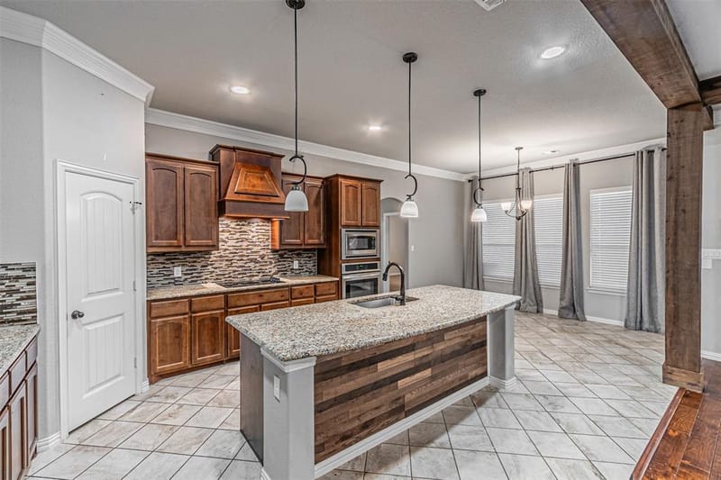 7812 Grain Court, Godley TX 76044 - Photo 9