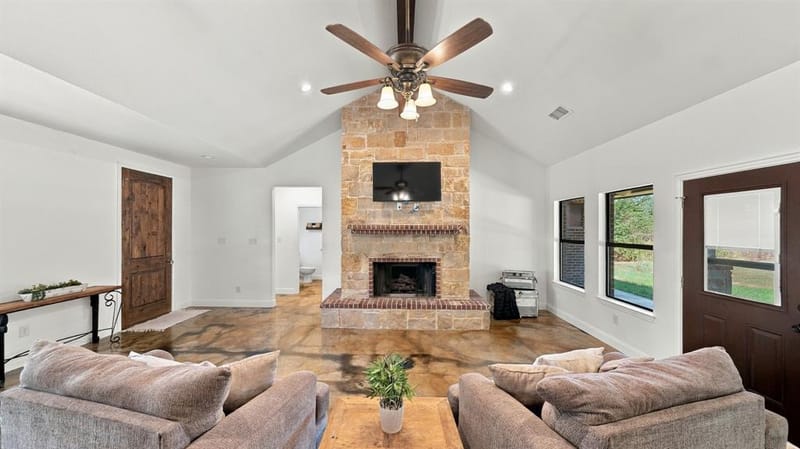1389 County Road 3591, Paradise TX 76073