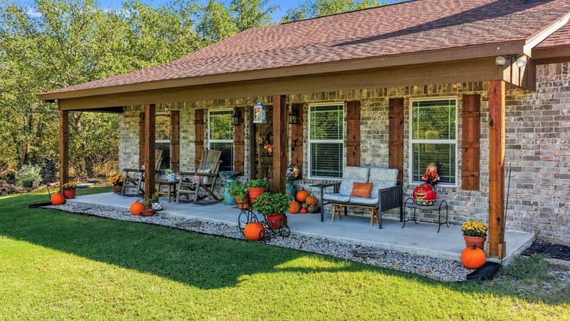 136 N Bronco Court, Springtown TX 76082