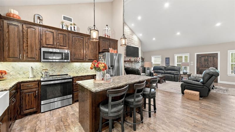 136 N Bronco Court, Springtown TX 76082 - Photo 11