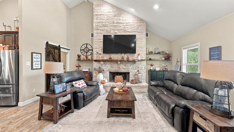 136 N Bronco Court, Springtown TX 76082 - Photo 4