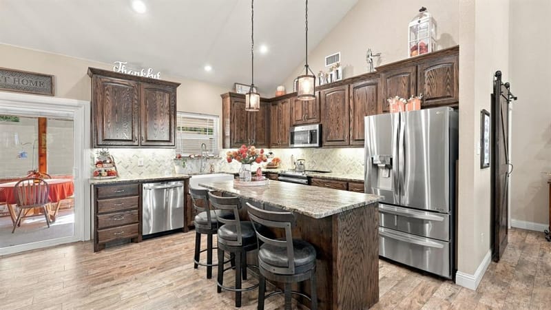 136 N Bronco Court, Springtown TX 76082 - Photo 8