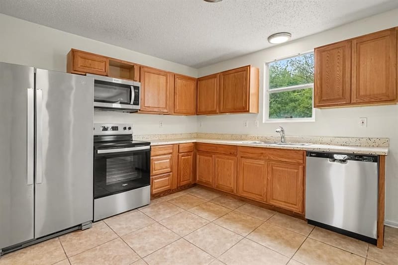 1227 Scarlet Sage Parkway, Burleson TX 76028 - Photo 6