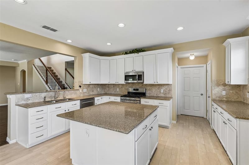 8410 Lexington Court, Rowlett TX 75089 - Photo 8