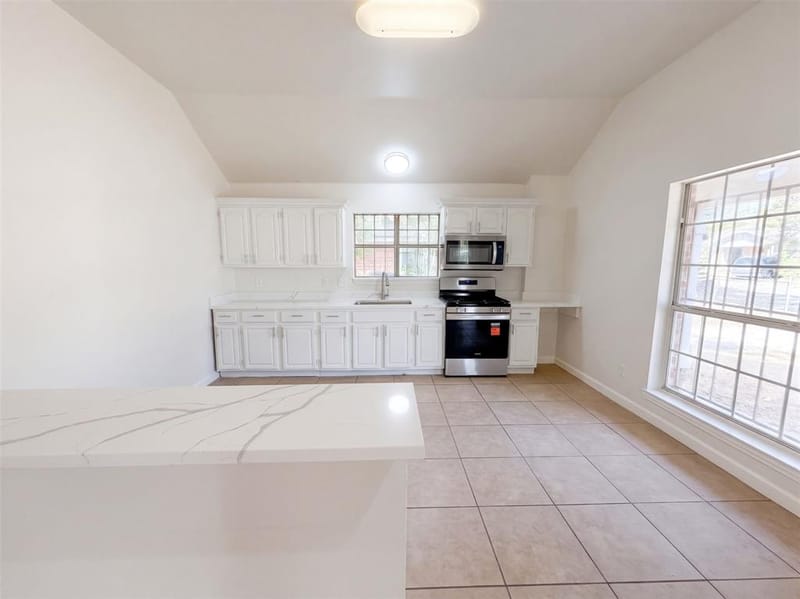 1322 E Waco Avenue, Dallas TX 75216 - Photo 2