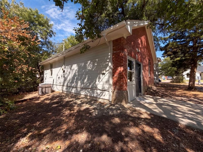 1322 E Waco Avenue, Dallas TX 75216 - Photo 5
