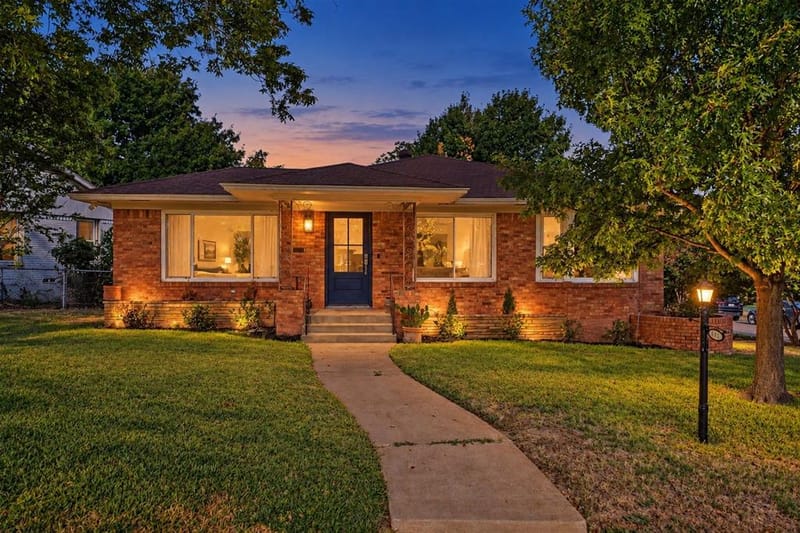 103 S Plymouth Road, Dallas TX 75211 - Photo 2