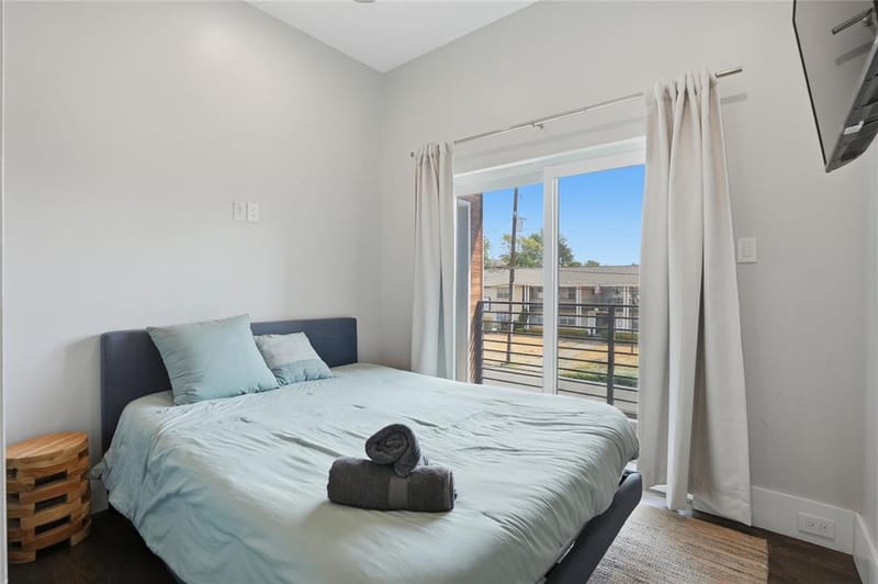 180 S Cisco Street, Dallas TX 75246 - Photo 14