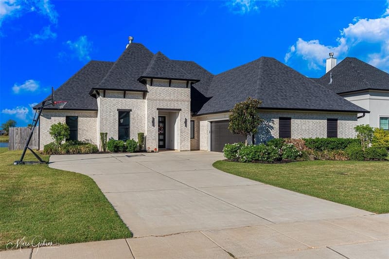 926 Chisolm Trail, Bossier City LA 71111