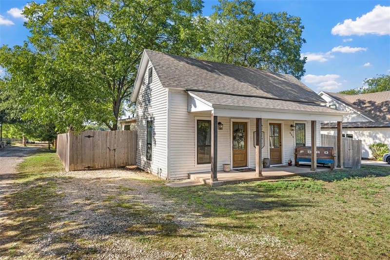 605 W Ronda Street, West TX 76691 - Photo 3