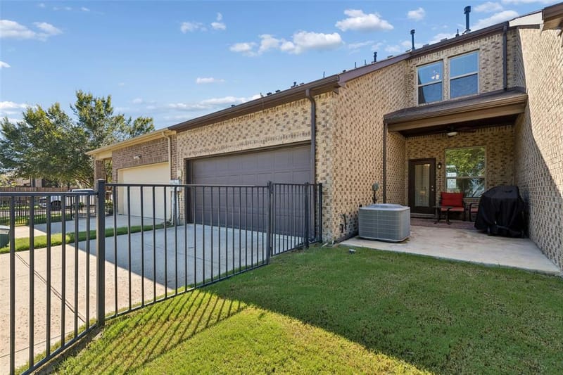 8209 Main Street, North Richland Hills TX 76182 - Photo 34