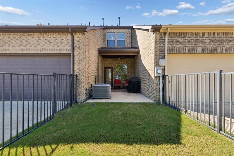 8209 Main Street, North Richland Hills TX 76182 - Photo 33