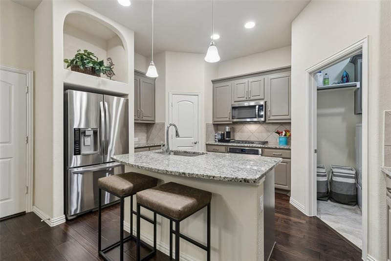 8209 Main Street, North Richland Hills TX 76182 - Photo 11