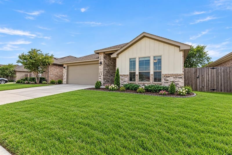 206 Hubbard Street, Hillsboro TX 76645 - Photo 2