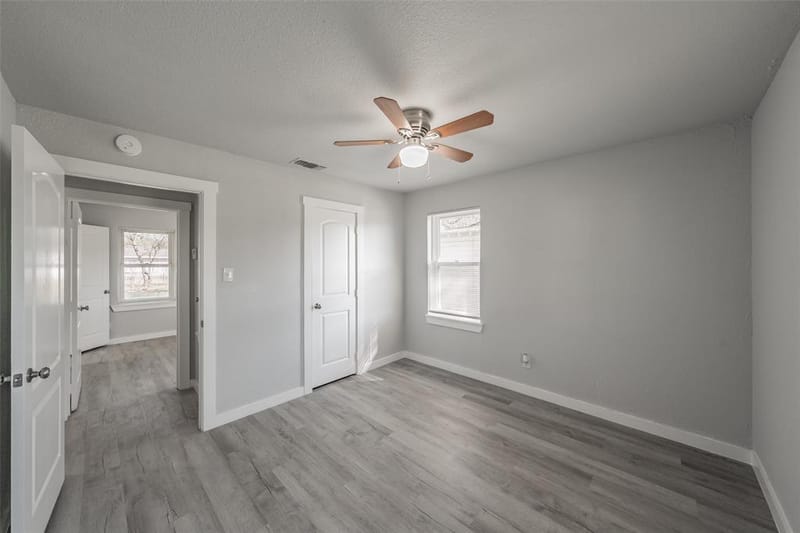 5569 Burton Avenue, Fort Worth TX 76119 - Photo 20