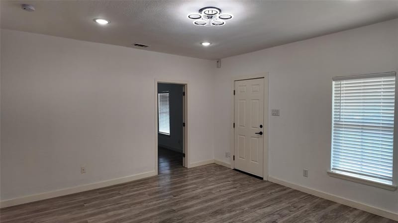 215 S Walker Street, Mesquite TX 75149 - Photo 5