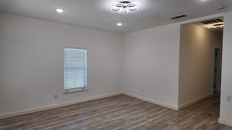 215 S Walker Street, Mesquite TX 75149 - Photo 4