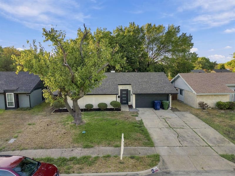 433 Rollingridge Lane, Garland TX 75043 - Photo 2
