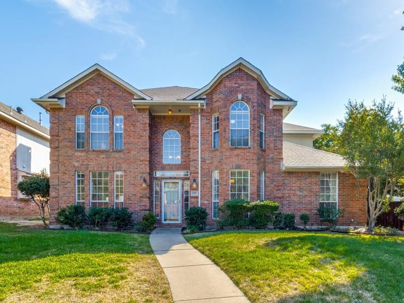 2514 Fallview Lane, Carrollton TX 75007