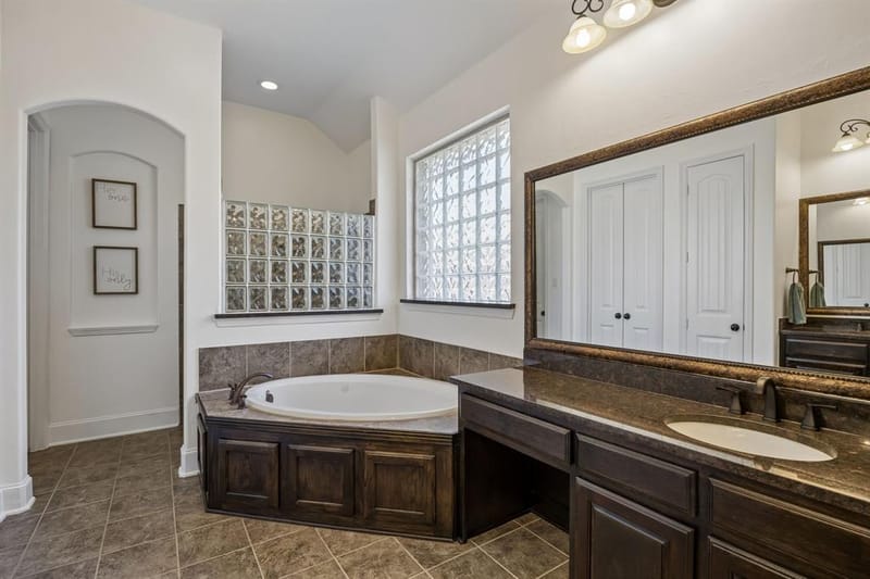 2403 Laguna Lane, Arlington TX 76012 - Photo 22