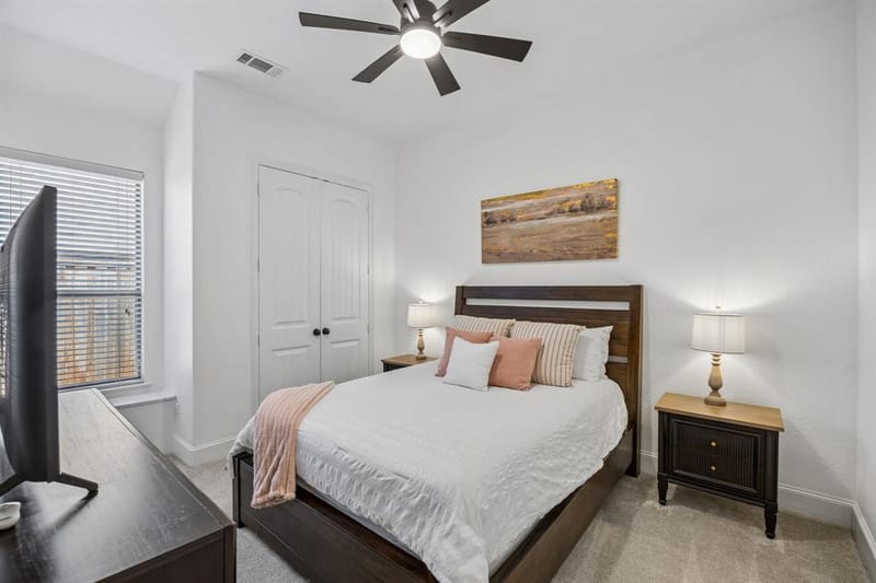2403 Laguna Lane, Arlington TX 76012 - Photo 5