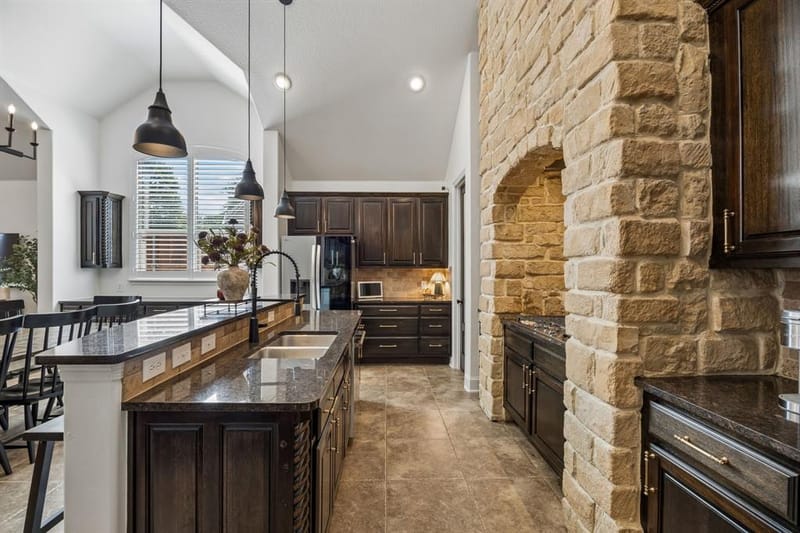 2403 Laguna Lane, Arlington TX 76012 - Photo 14