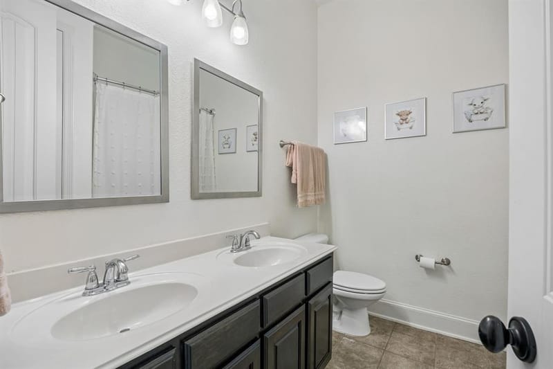 2403 Laguna Lane, Arlington TX 76012 - Photo 4