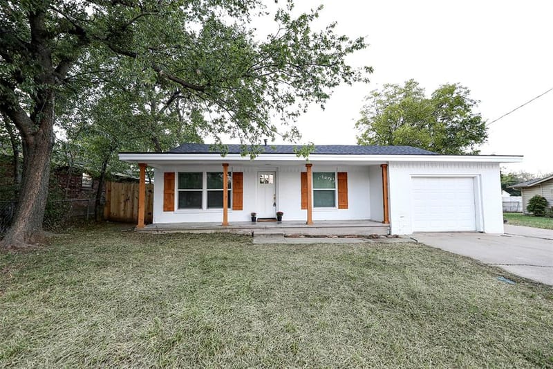 506 Lindsey Street, Bowie TX 76230 - Photo 2