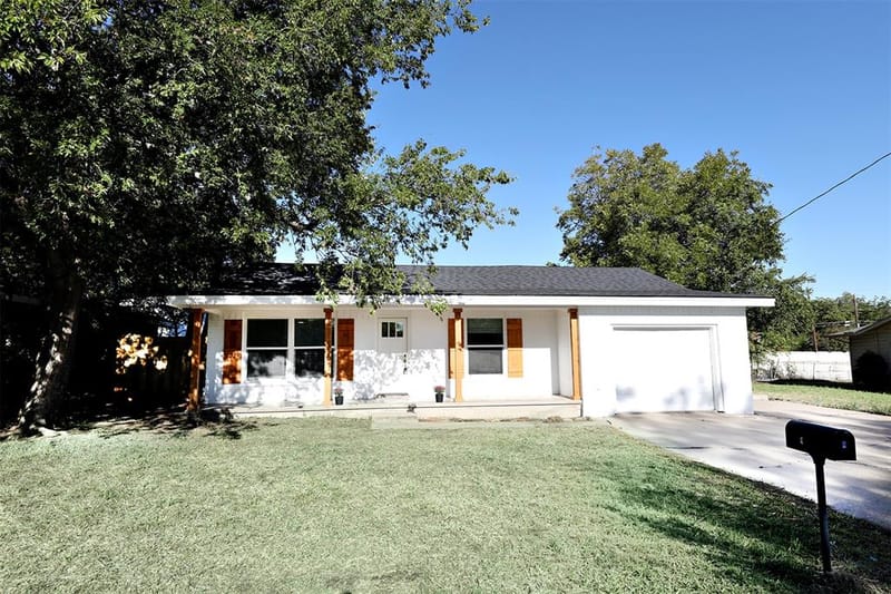 506 Lindsey Street, Bowie TX 76230 - Photo 3