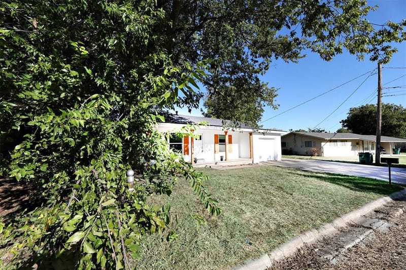 506 Lindsey Street, Bowie TX 76230 - Photo 32