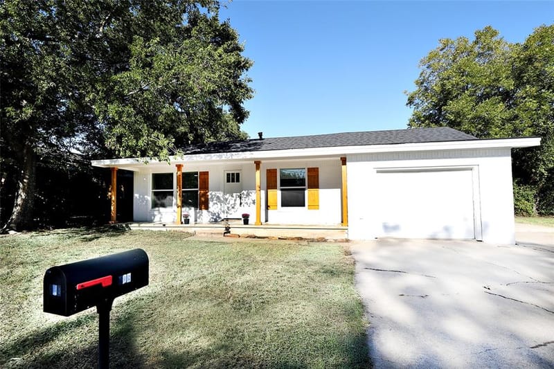 506 Lindsey Street, Bowie TX 76230 - Photo 5