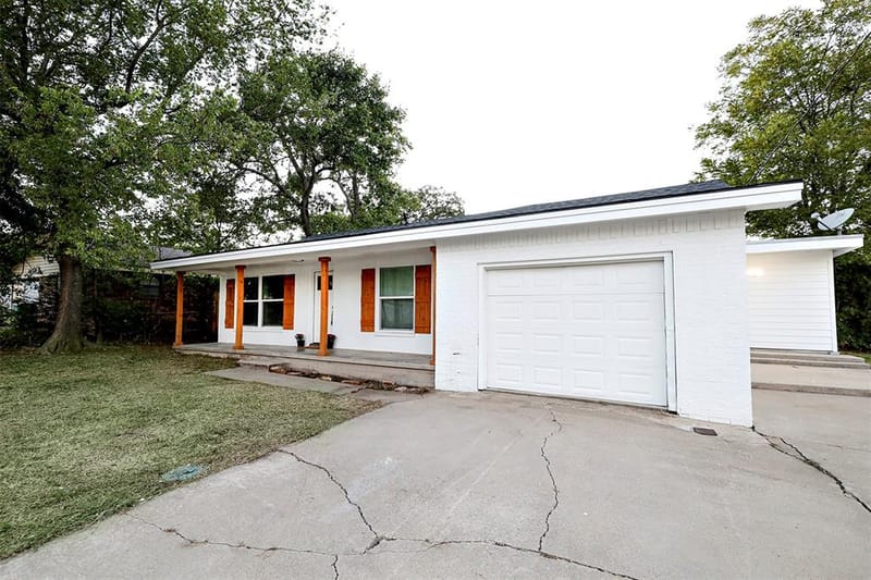 506 Lindsey Street, Bowie TX 76230 - Photo 8