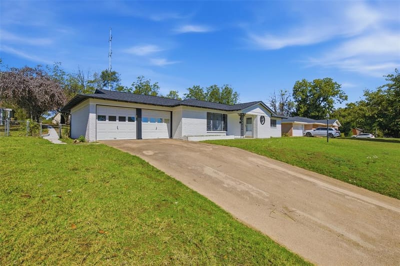 2313 Clearview Drive, Fort Worth TX 76119 - Photo 3