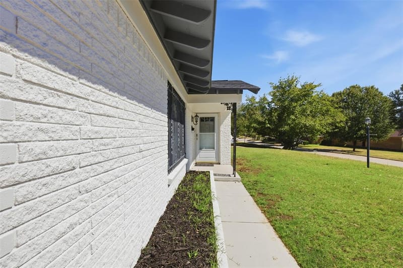 2313 Clearview Drive, Fort Worth TX 76119 - Photo 5