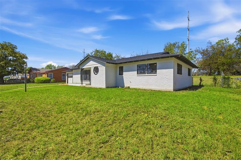 2313 Clearview Drive, Fort Worth TX 76119 - Photo 4