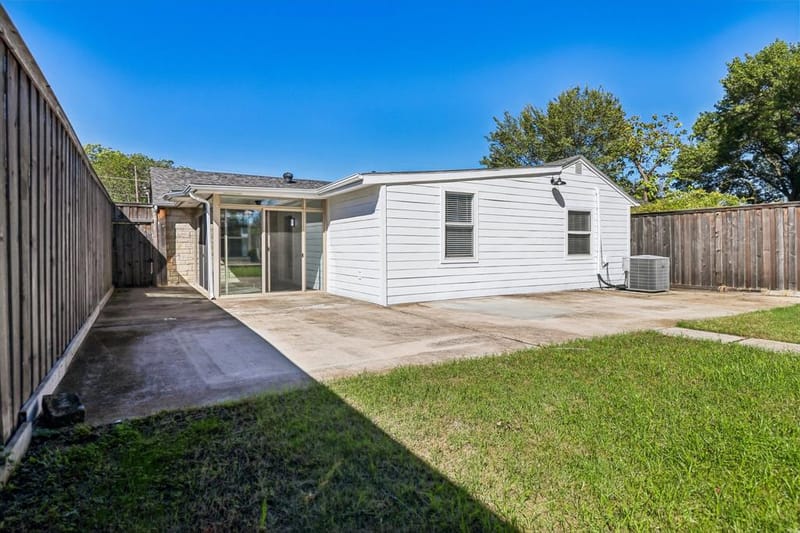 614 Marshalldell Avenue, Dallas TX 75211 - Photo 38