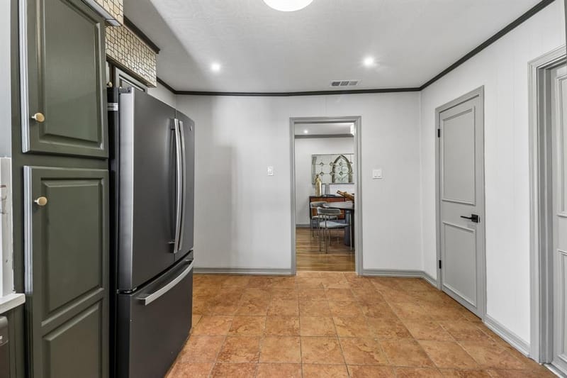 614 Marshalldell Avenue, Dallas TX 75211 - Photo 18